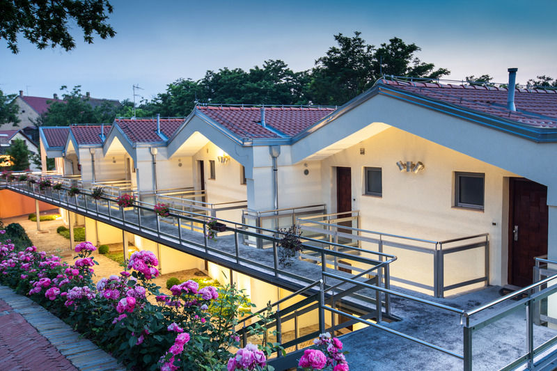 Stari Podrum Hotel 3*